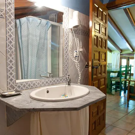 Comfortable In With Balcony And View روبليديلو دي جاتا