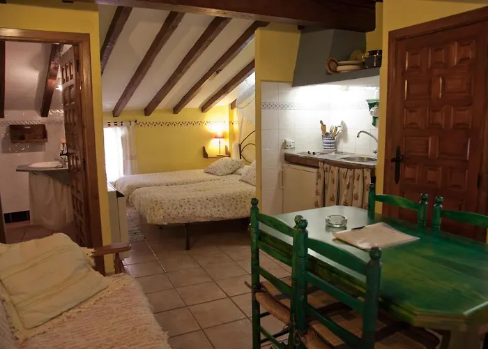 Comfortable In With Balcony And View Appartamento Robledillo De Gata